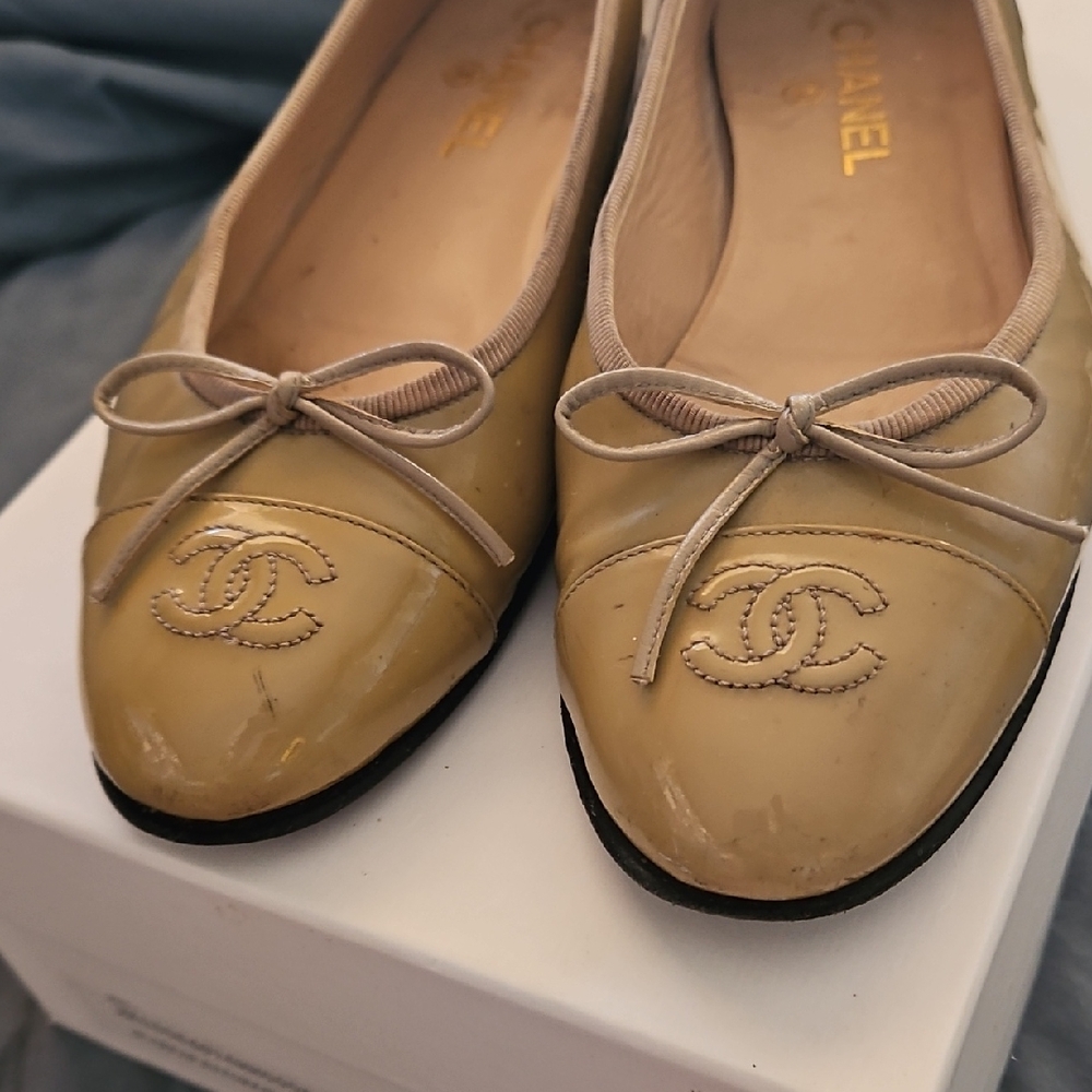 CHANEL Tan Ballet Flats with Bow